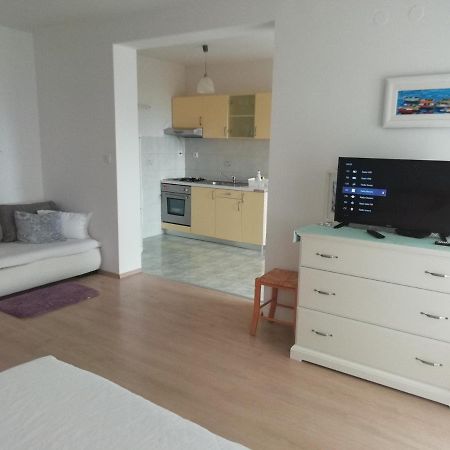 Feel Good Apartment Banjol エクステリア 写真