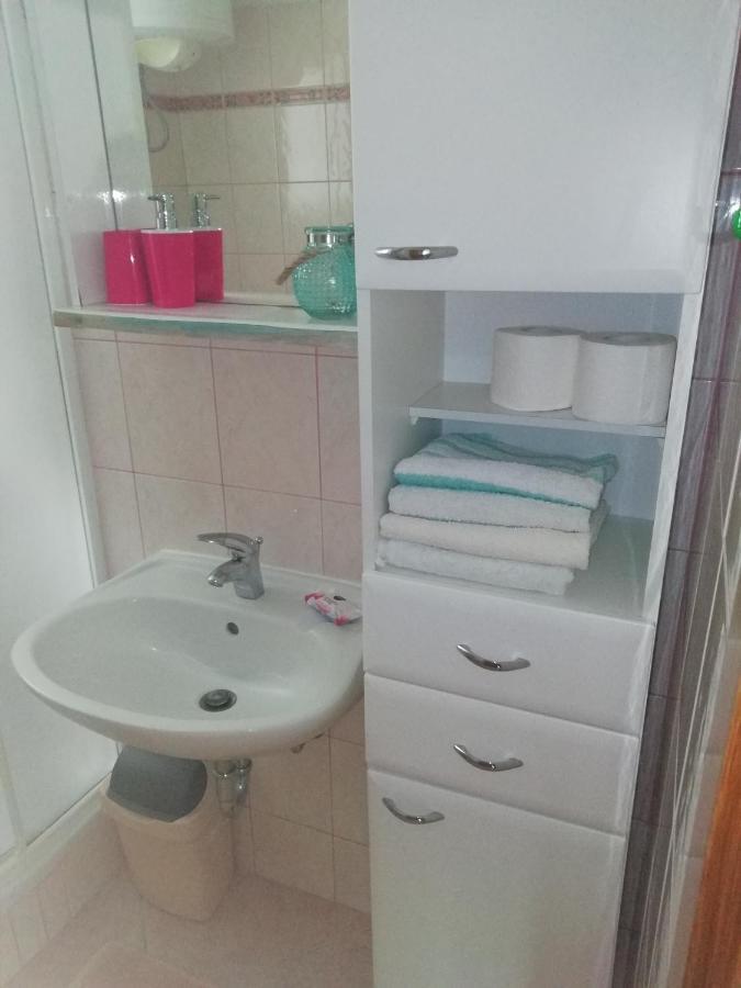 Feel Good Apartment Banjol エクステリア 写真
