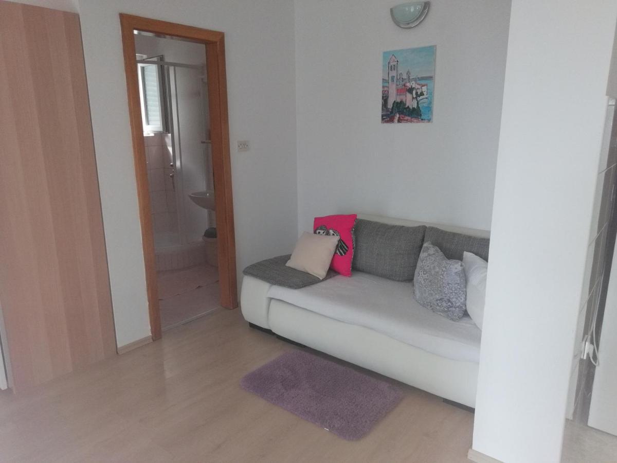 Feel Good Apartment Banjol エクステリア 写真
